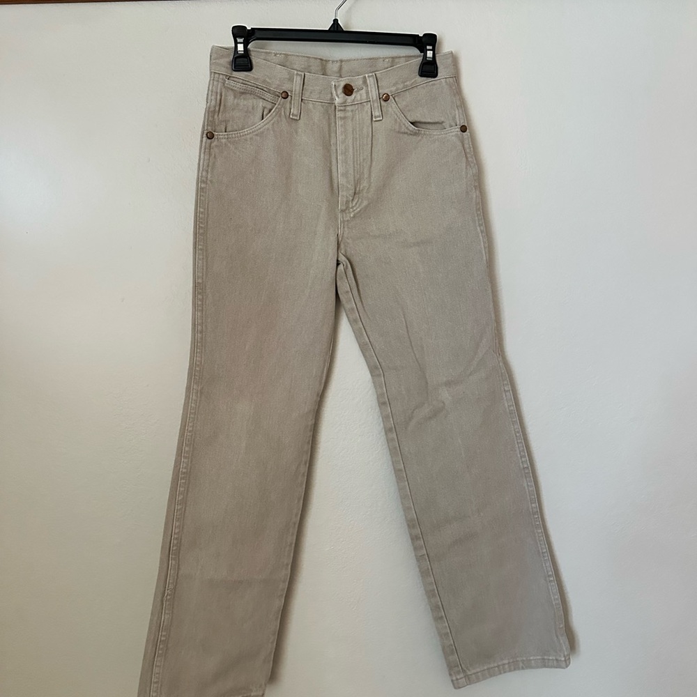 Wrangler’s Straight-Leg Jeans in Light Beige